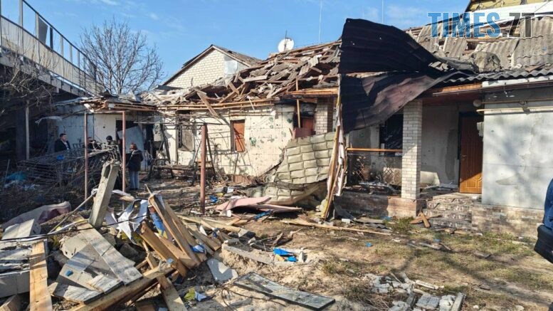 Ліквідація наслідків російської атаки у Житомирі: на місцях працюють експерти та комунальники