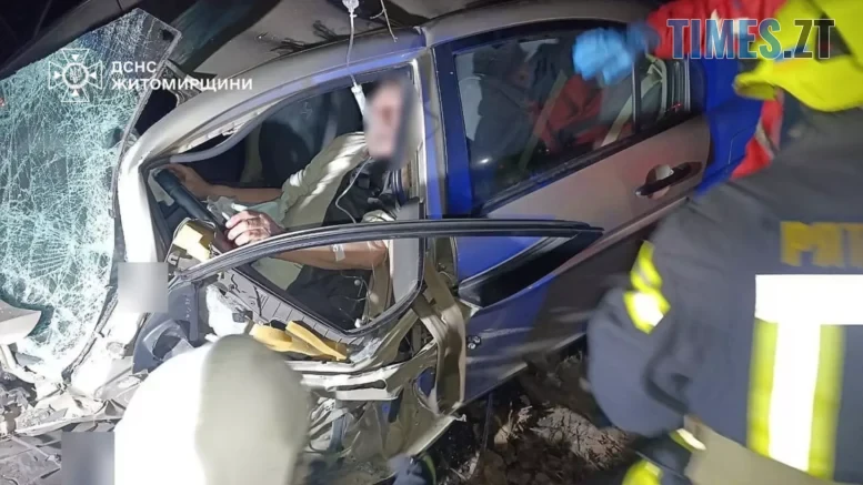 У Бердичівському районі рятувальники деблокували водія після ДТП