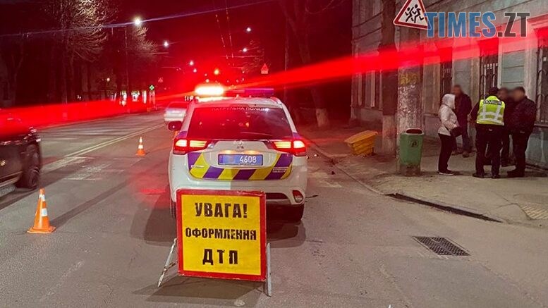 У центрі Житомира під колеса легковика потрапили двоє молодих людей