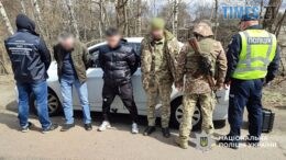 У багажнику та під будматеріалами: на Коростенщині затримали перевізників «ухилянтів»