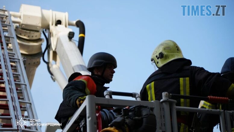 Нічна атака на Житомирщину: рятувальники ліквідували наслідки під загрозою повторних ударів