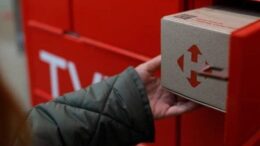 Юний хакер з Кривого Рогу «зламав» систему поштоматів та викрав посилок на півмільйона гривень