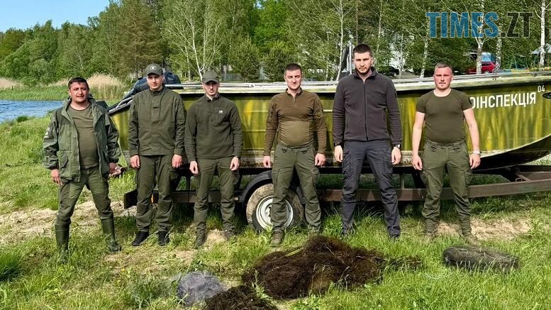 Браконьєрські тенета на річці Ірша: екоінспектори Житомирщини вилучили понад 500 метрів сіток