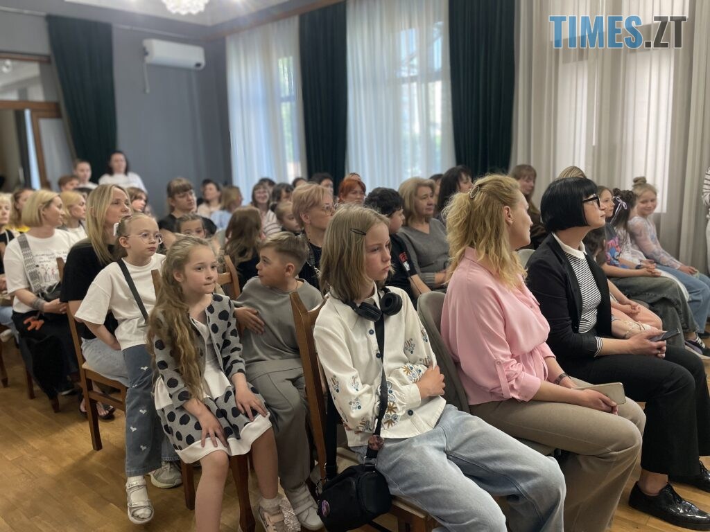 “Там, де лінія проросте” – виставка учнів художнього простору “Yanduka” в Житомирі (ФОТО)