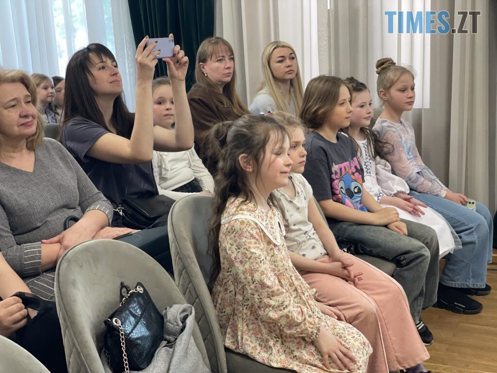 “Там, де лінія проросте” – виставка учнів художнього простору “Yanduka” в Житомирі (ФОТО)