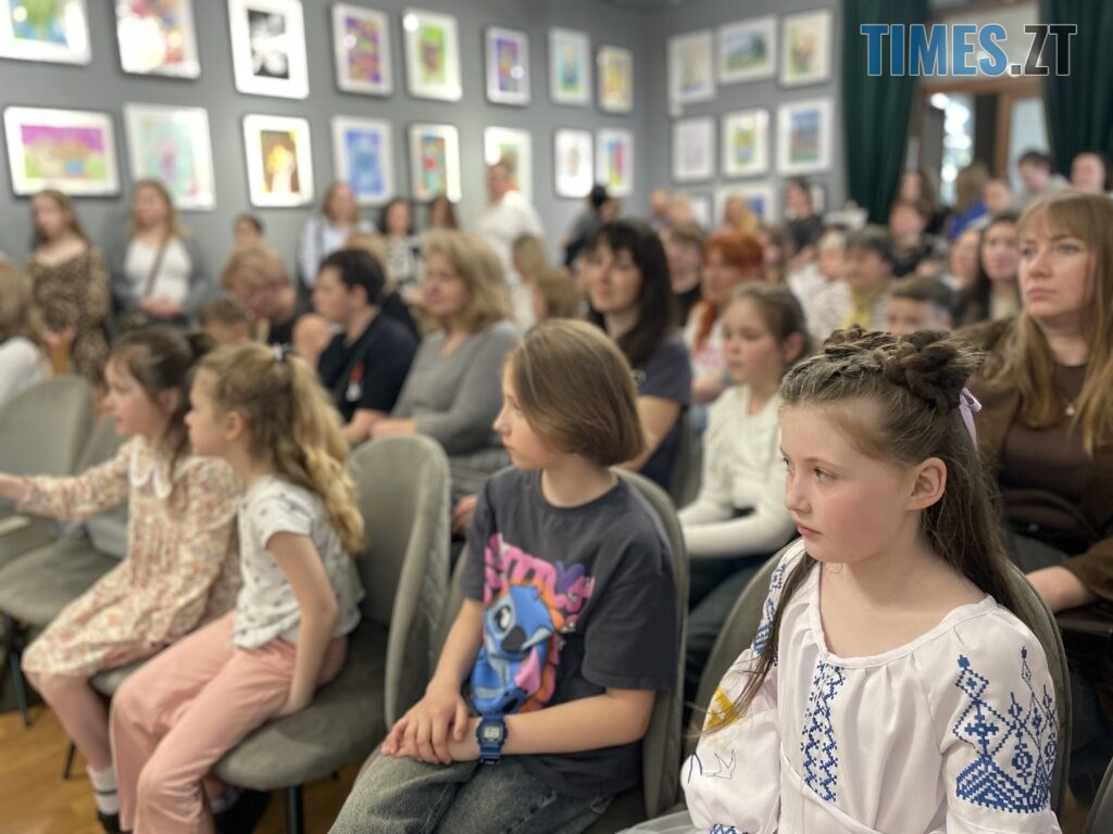 “Там, де лінія проросте” – виставка учнів художнього простору “Yanduka” в Житомирі (ФОТО)