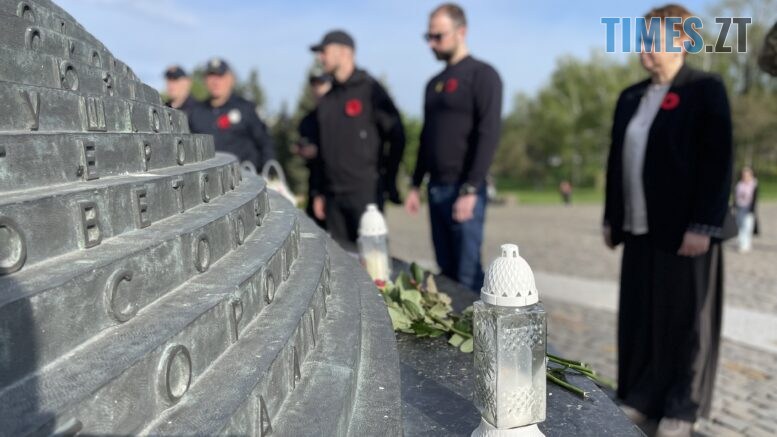 Покладання квітів у Житомирі в День пам'яті та перемоги над нацизмом у Другій світовій