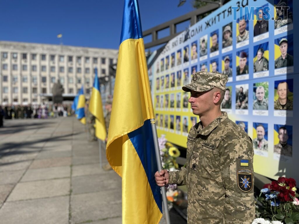 У Житомирі відкрили стенд на “Алеї слави Героїв” та вручили відзнаку «Мужність. Честь. Звитяга» (ФОТО)