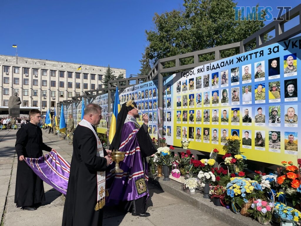 У Житомирі відкрили стенд на “Алеї слави Героїв” та вручили відзнаку «Мужність. Честь. Звитяга» (ФОТО)