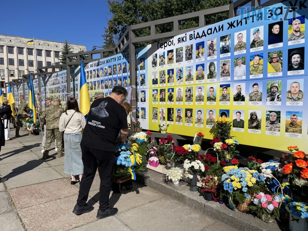 У Житомирі відкрили стенд на “Алеї слави Героїв” та вручили відзнаку «Мужність. Честь. Звитяга» (ФОТО)