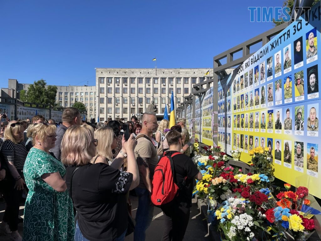 У Житомирі відкрили стенд на “Алеї слави Героїв” та вручили відзнаку «Мужність. Честь. Звитяга» (ФОТО)