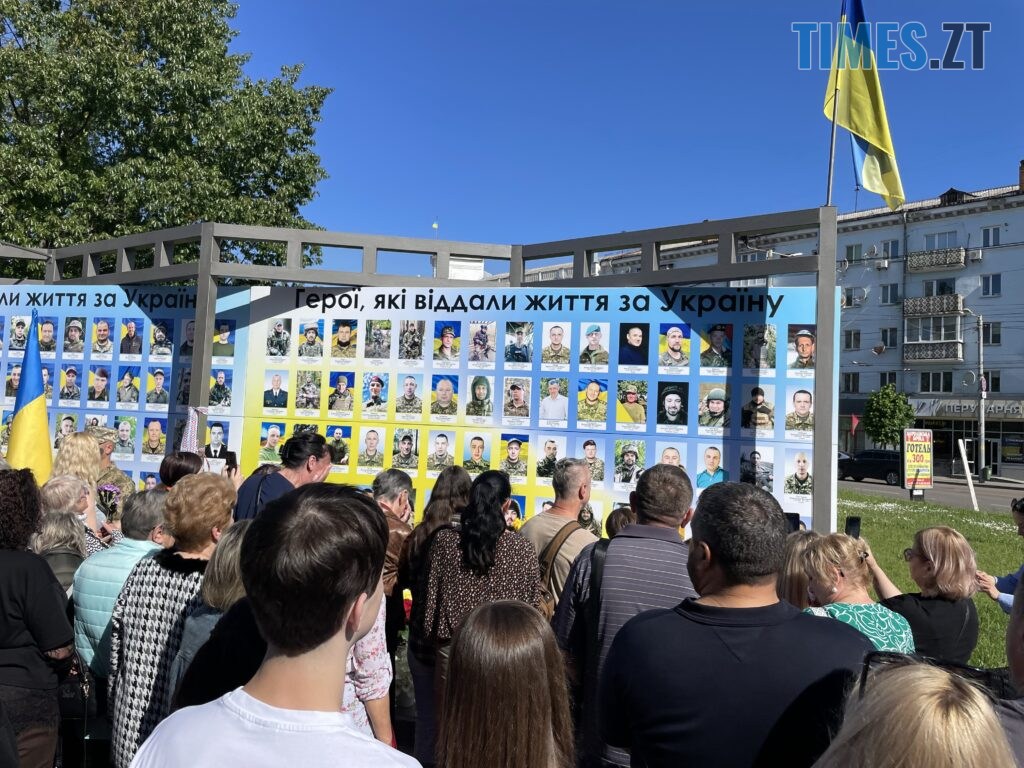 У Житомирі відкрили стенд на “Алеї слави Героїв” та вручили відзнаку «Мужність. Честь. Звитяга» (ФОТО)
