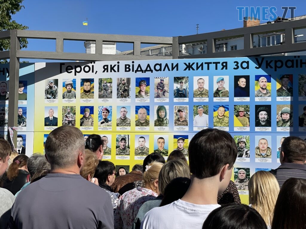 У Житомирі відкрили стенд на “Алеї слави Героїв” та вручили відзнаку «Мужність. Честь. Звитяга» (ФОТО)