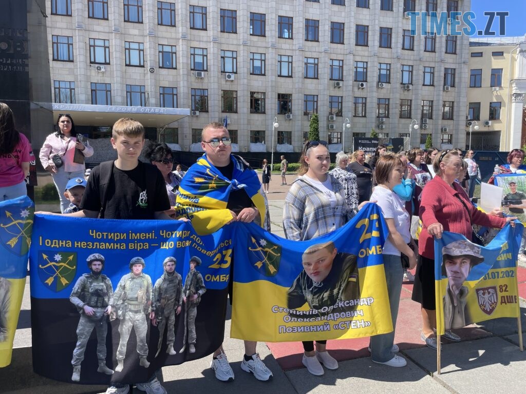“Скільки ще?”: у Житомирі провели акцію-нагадування про полонених та зниклих воїнів (ФОТО)