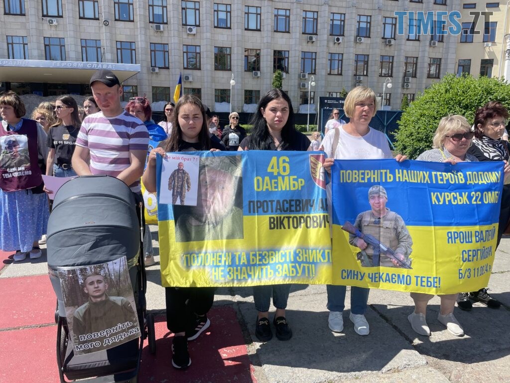 “Скільки ще?”: у Житомирі провели акцію-нагадування про полонених та зниклих воїнів (ФОТО)