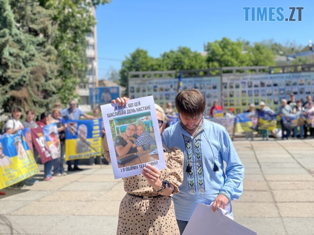 “Скільки ще?”: у Житомирі провели акцію-нагадування про полонених та зниклих воїнів (ФОТО)
