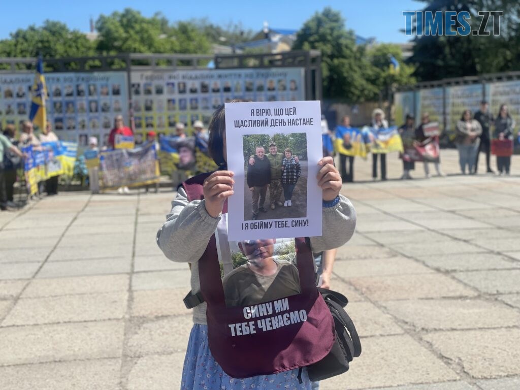 “Скільки ще?”: у Житомирі провели акцію-нагадування про полонених та зниклих воїнів (ФОТО)