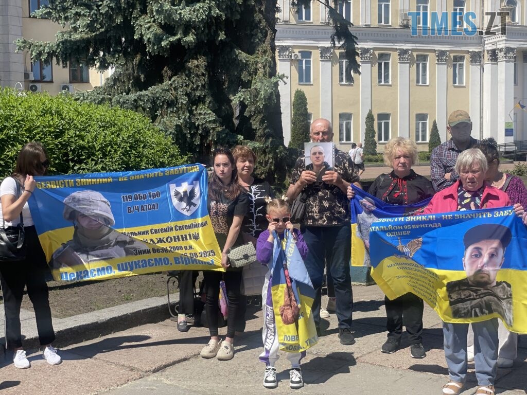 “Скільки ще?”: у Житомирі провели акцію-нагадування про полонених та зниклих воїнів (ФОТО)