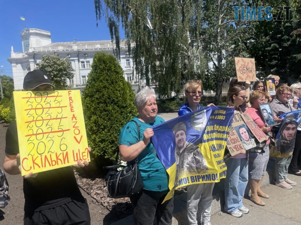 “Скільки ще?”: у Житомирі провели акцію-нагадування про полонених та зниклих воїнів (ФОТО)