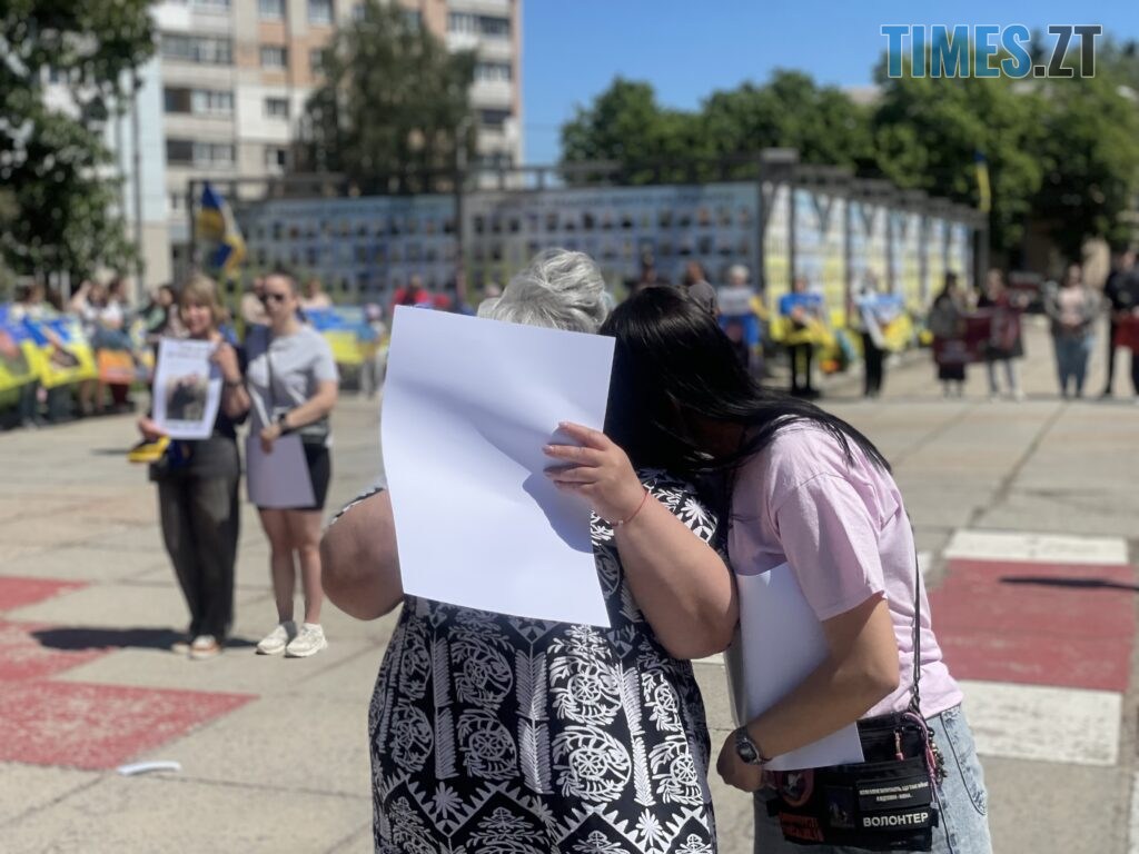 “Скільки ще?”: у Житомирі провели акцію-нагадування про полонених та зниклих воїнів (ФОТО)