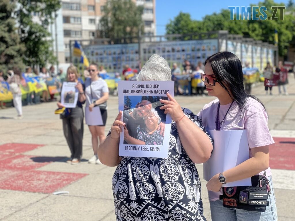 “Скільки ще?”: у Житомирі провели акцію-нагадування про полонених та зниклих воїнів (ФОТО)