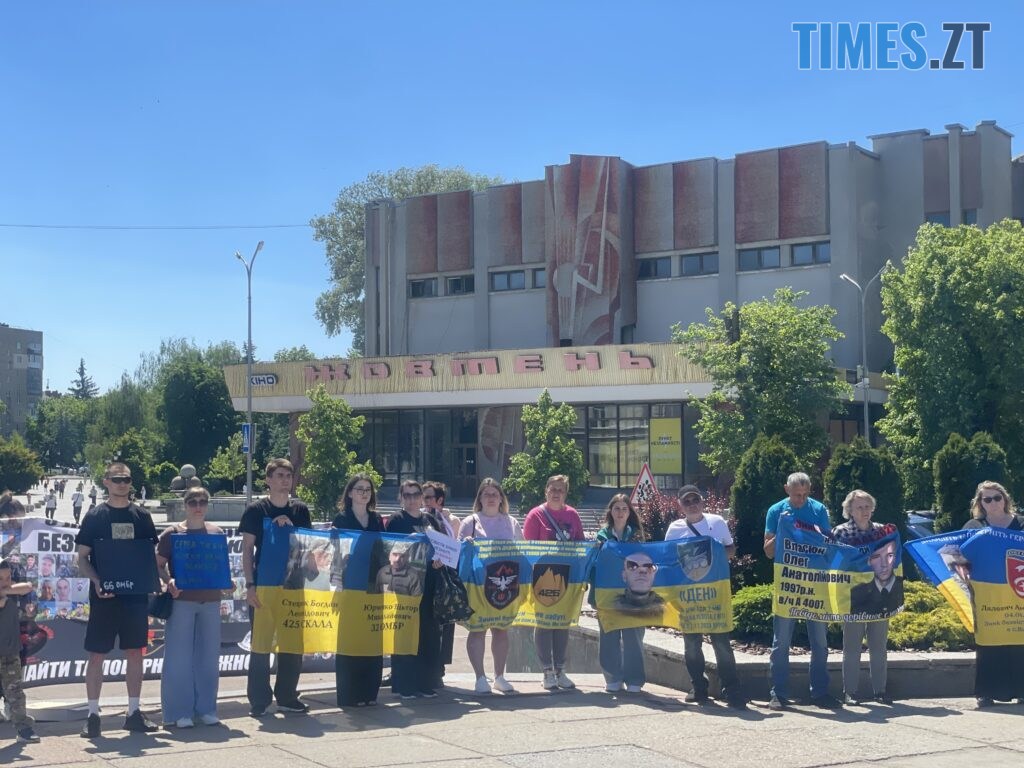 “Скільки ще?”: у Житомирі провели акцію-нагадування про полонених та зниклих воїнів (ФОТО)