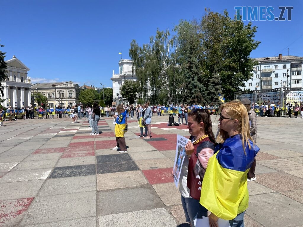 “Скільки ще?”: у Житомирі провели акцію-нагадування про полонених та зниклих воїнів (ФОТО)