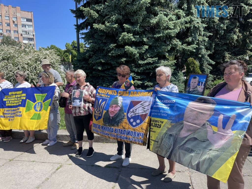 “Скільки ще?”: у Житомирі провели акцію-нагадування про полонених та зниклих воїнів (ФОТО)