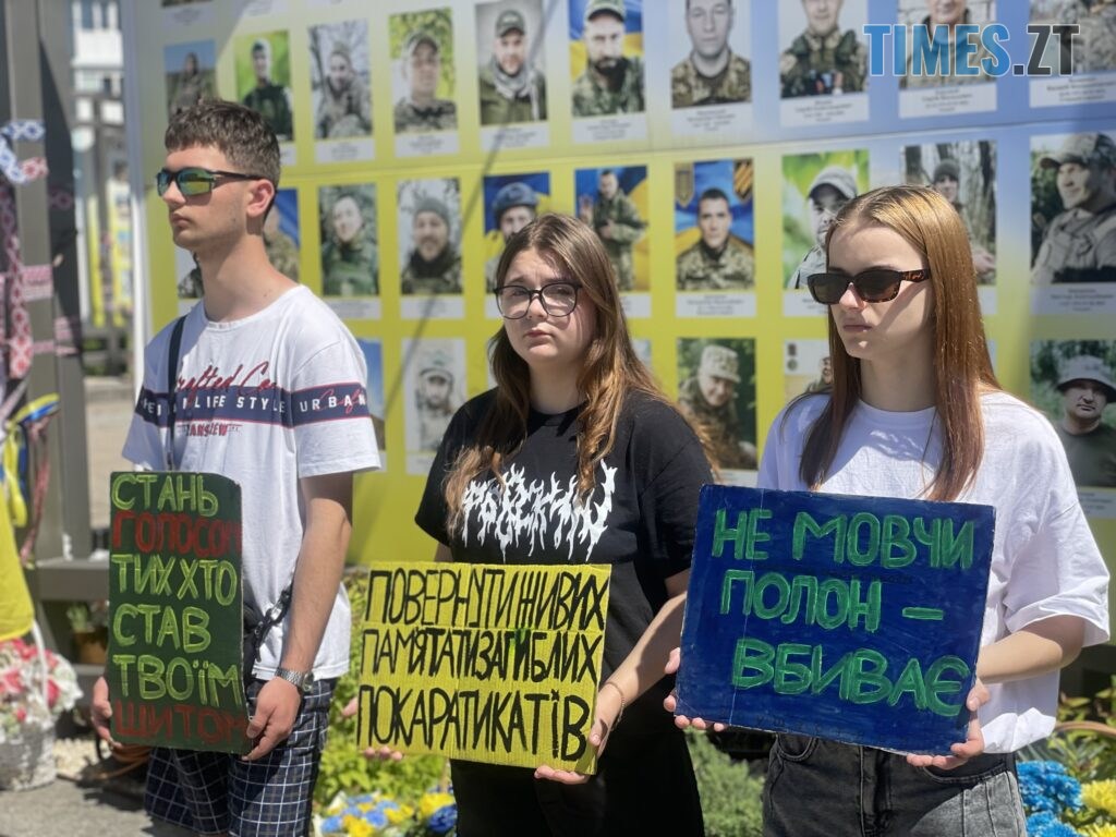 “Скільки ще?”: у Житомирі провели акцію-нагадування про полонених та зниклих воїнів (ФОТО)