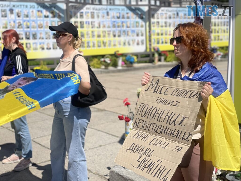 “Скільки ще?”: у Житомирі провели акцію-нагадування про полонених та зниклих воїнів (ФОТО)
