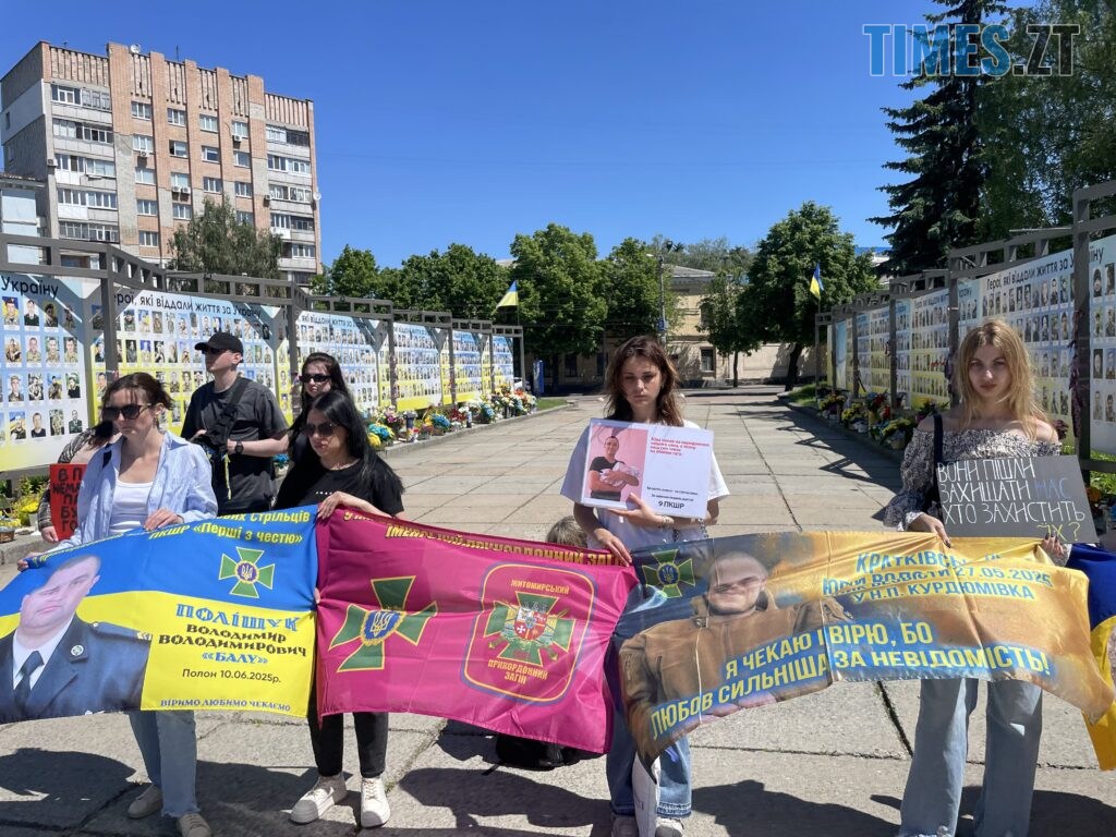 “Скільки ще?”: у Житомирі провели акцію-нагадування про полонених та зниклих воїнів (ФОТО)