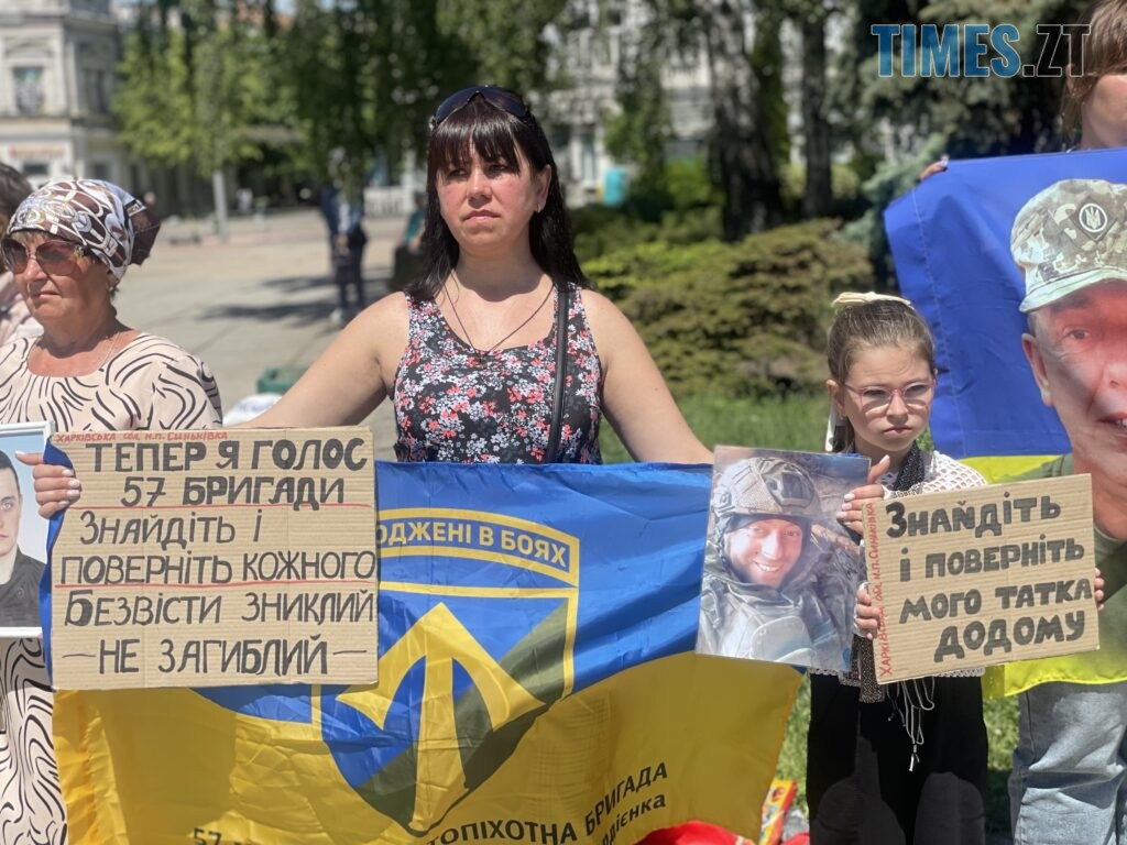 “Скільки ще?”: у Житомирі провели акцію-нагадування про полонених та зниклих воїнів (ФОТО)