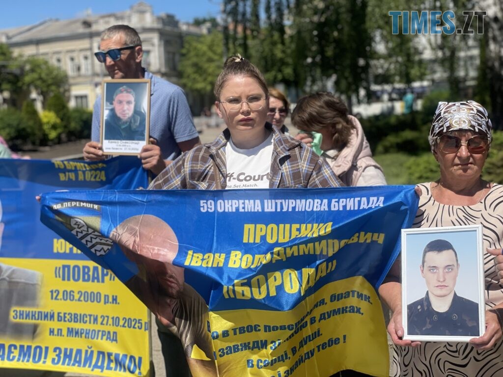 “Скільки ще?”: у Житомирі провели акцію-нагадування про полонених та зниклих воїнів (ФОТО)
