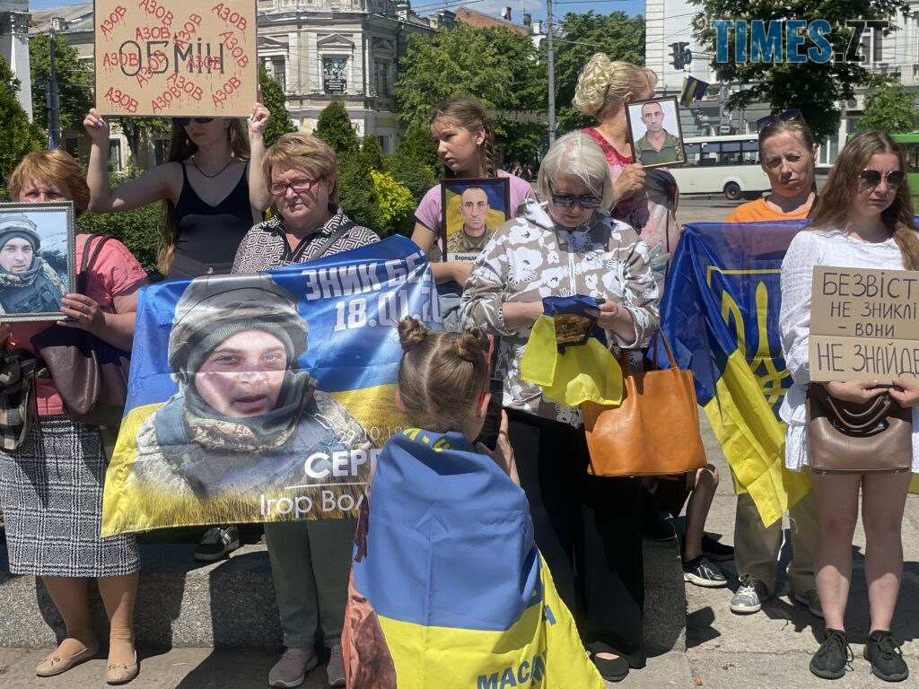 “Скільки ще?”: у Житомирі провели акцію-нагадування про полонених та зниклих воїнів (ФОТО)