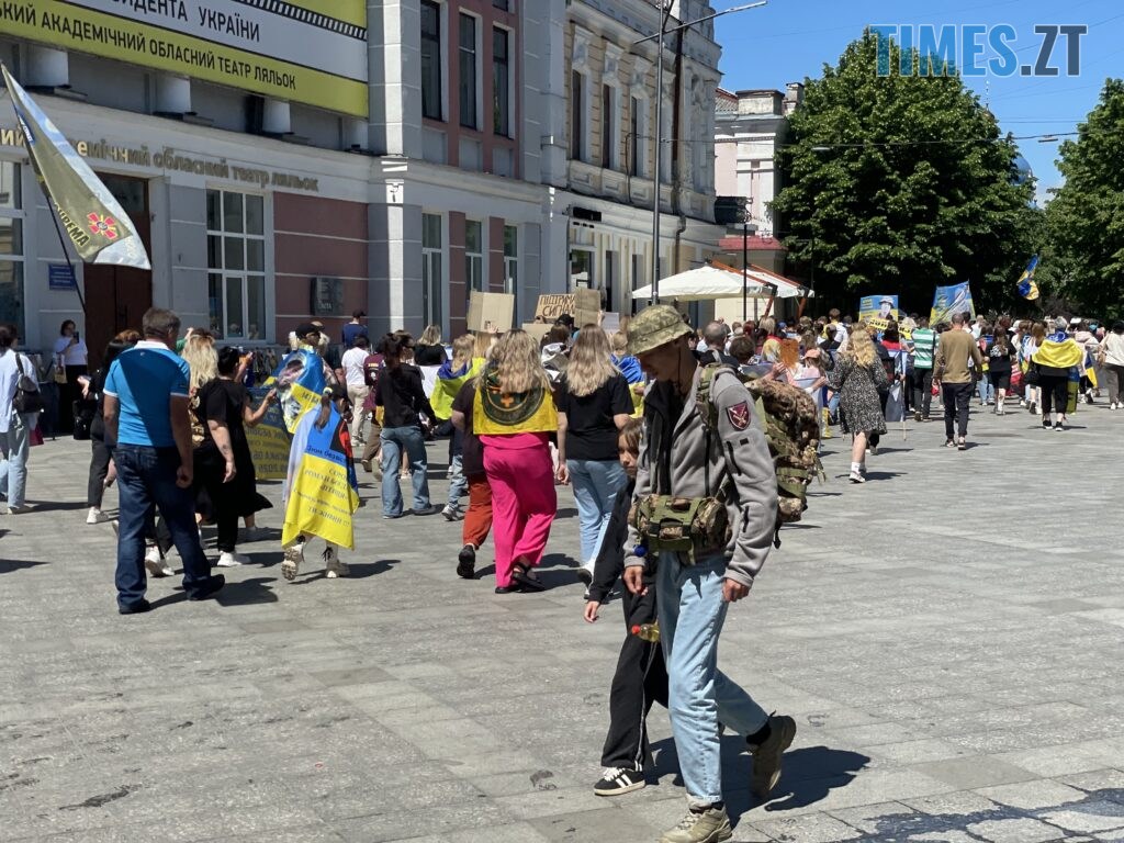 “Скільки ще?”: у Житомирі провели акцію-нагадування про полонених та зниклих воїнів (ФОТО)