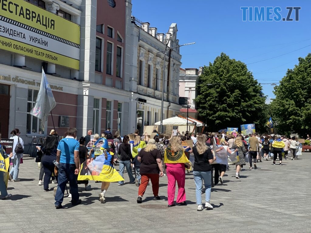 “Скільки ще?”: у Житомирі провели акцію-нагадування про полонених та зниклих воїнів (ФОТО)