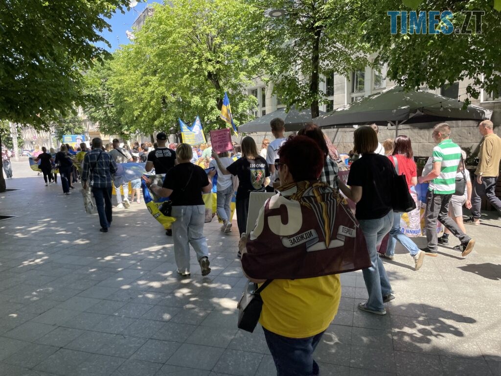 “Скільки ще?”: у Житомирі провели акцію-нагадування про полонених та зниклих воїнів (ФОТО)