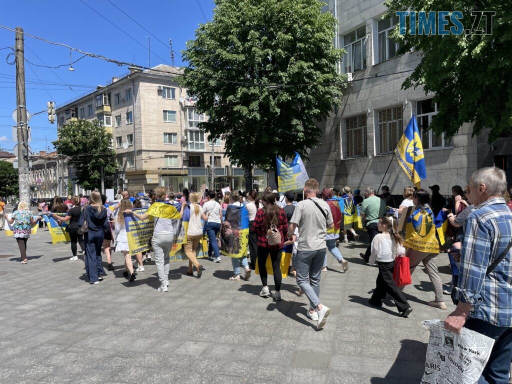 “Скільки ще?”: у Житомирі провели акцію-нагадування про полонених та зниклих воїнів (ФОТО)