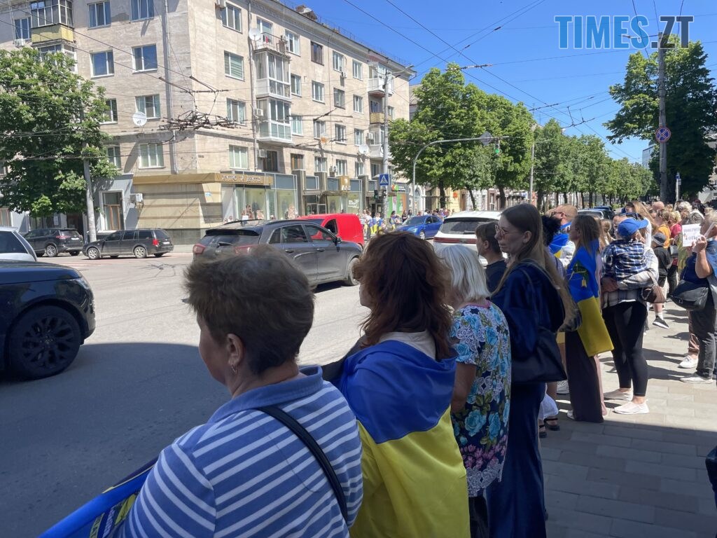 “Скільки ще?”: у Житомирі провели акцію-нагадування про полонених та зниклих воїнів (ФОТО)