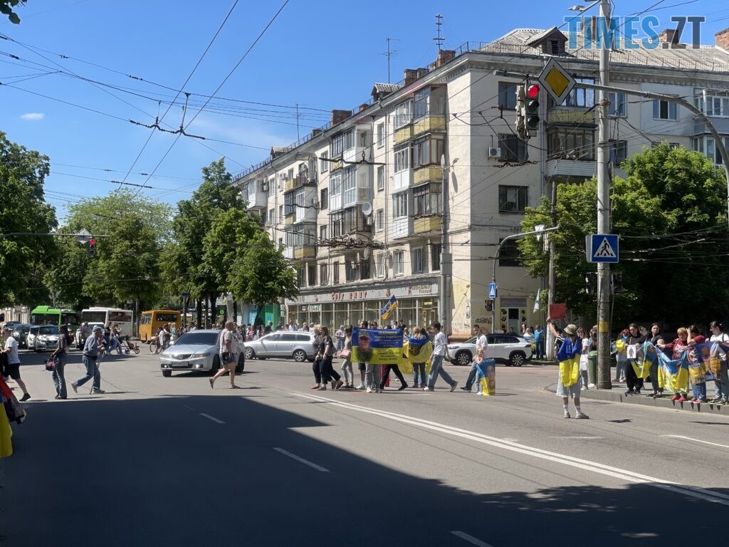 “Скільки ще?”: у Житомирі провели акцію-нагадування про полонених та зниклих воїнів (ФОТО)