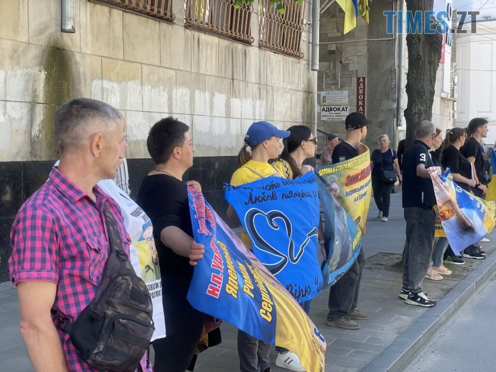 “Скільки ще?”: у Житомирі провели акцію-нагадування про полонених та зниклих воїнів (ФОТО)