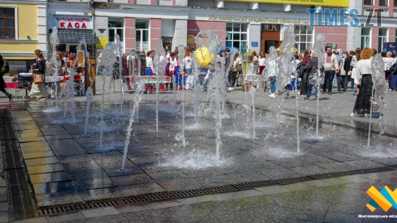 Сезон водограїв відкрито: у Житомирі запустили міські фонтани