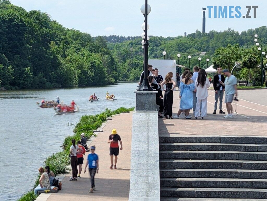 Житомир вирує емоціями: на набережній тривають гонки човнів «Дракон»