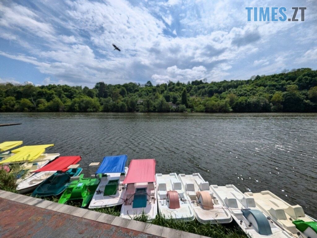 Житомир вирує емоціями: на набережній тривають гонки човнів «Дракон»