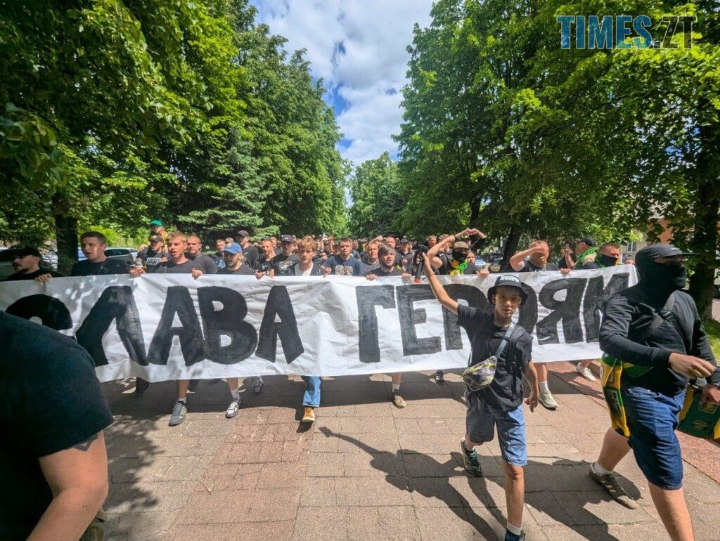 Ультрас рух WZTF  запалив Житомир  фанатським маршем до Дня Героїв України (ФОТО)