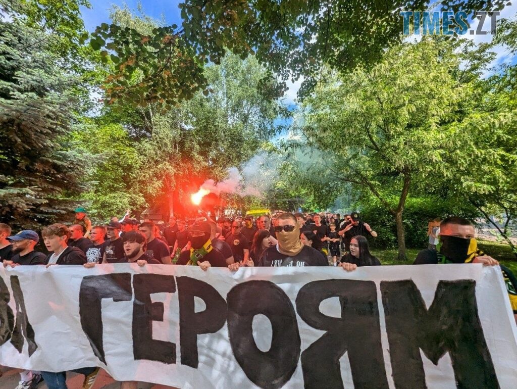 Ультрас рух WZTF  запалив Житомир  фанатським маршем до Дня Героїв України (ФОТО)