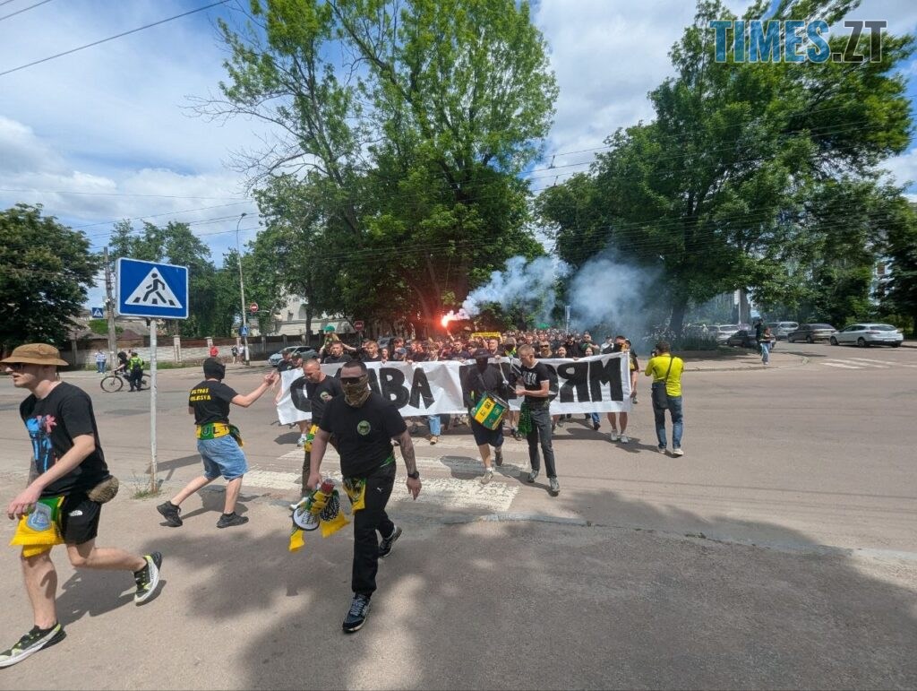 Ультрас рух WZTF  запалив Житомир  фанатським маршем до Дня Героїв України (ФОТО)