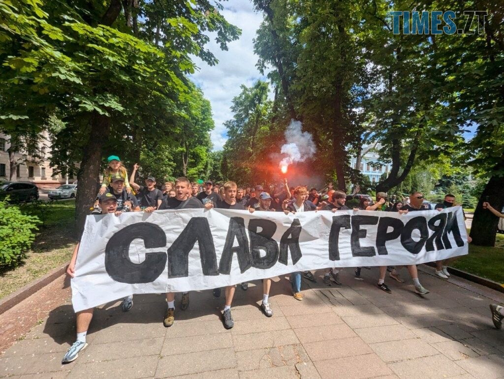 Ультрас рух WZTF  запалив Житомир  фанатським маршем до Дня Героїв України (ФОТО)
