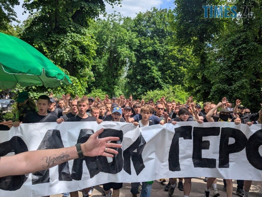 Ультрас рух WZTF  запалив Житомир  фанатським маршем до Дня Героїв України (ФОТО)