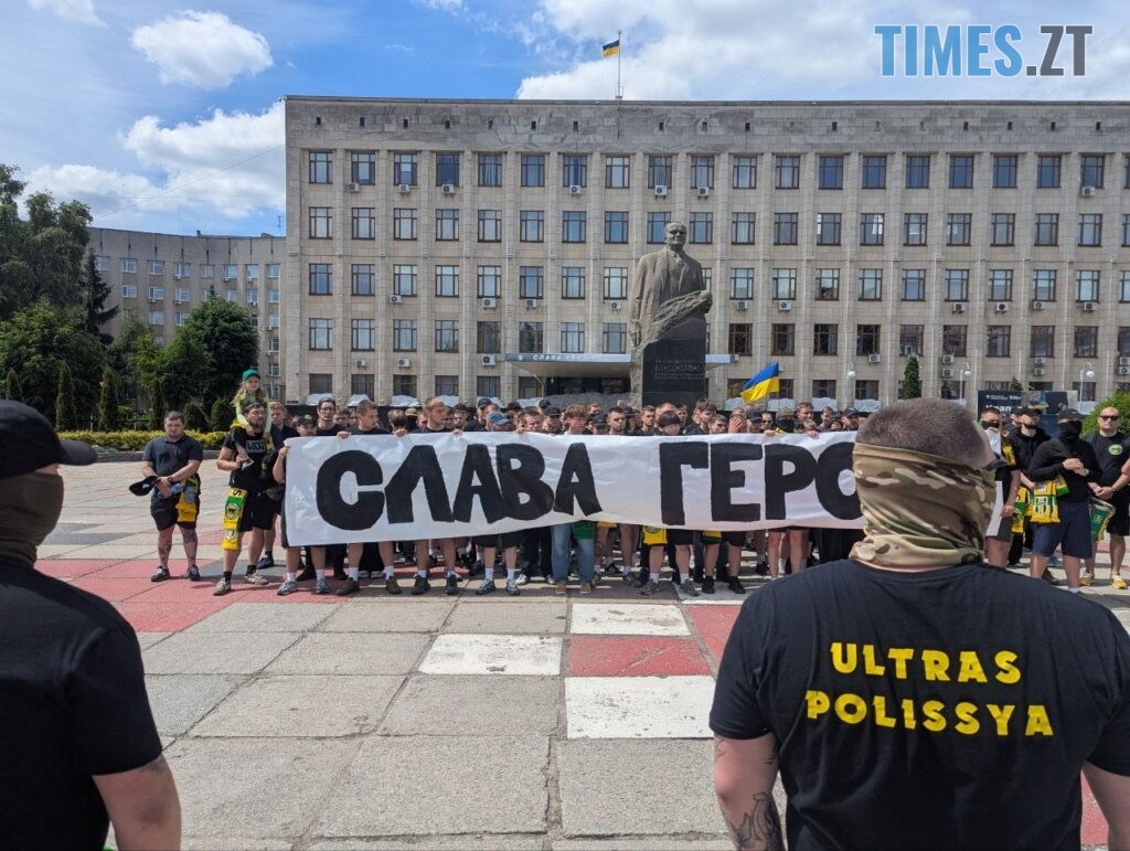Ультрас рух WZTF  запалив Житомир  фанатським маршем до Дня Героїв України (ФОТО)